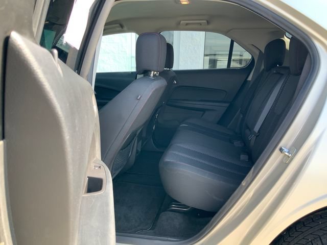 Used 2015 CHAMPAGNE SILVER METALLIC Chevrolet LT image 19