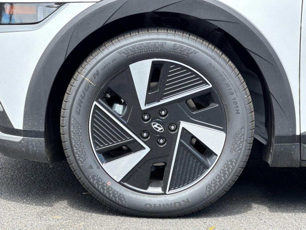 New 2026 White Hyundai SEL image 24
