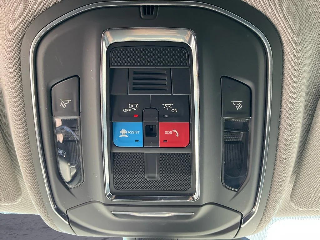 Used 2023 White Jeep Laredo image 12