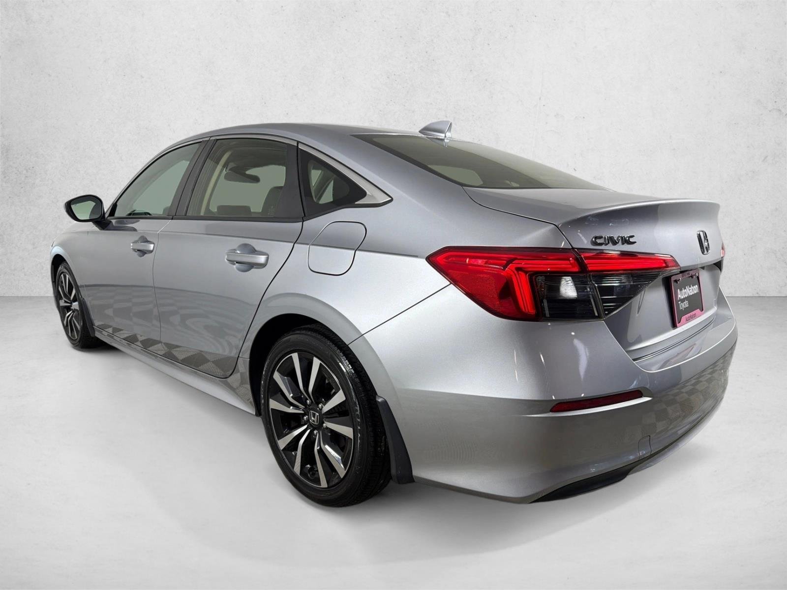 Used 2022 Silver Honda EX image 6