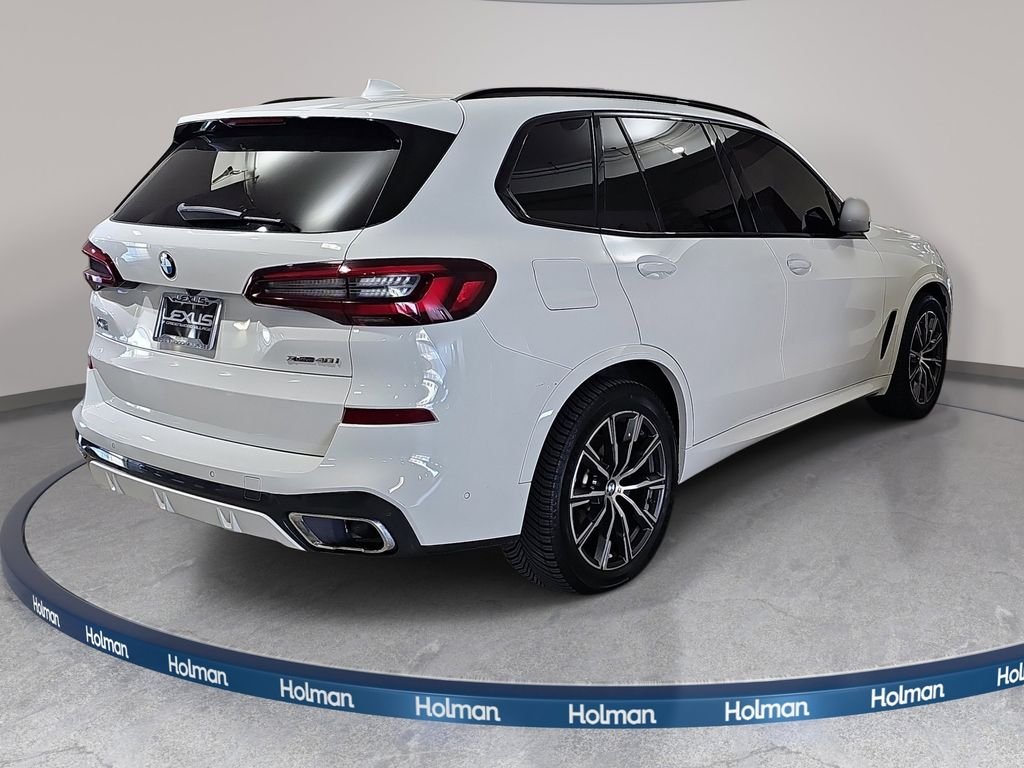 Used 2022 White BMW xDrive40i image 6
