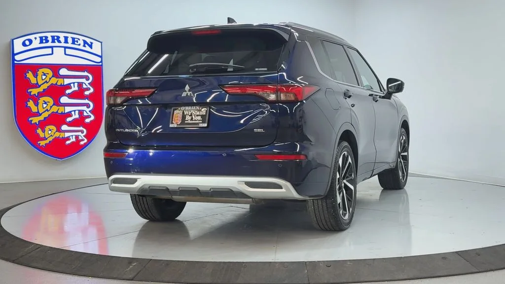 Used 2022  Mitsubishi SEL image 5