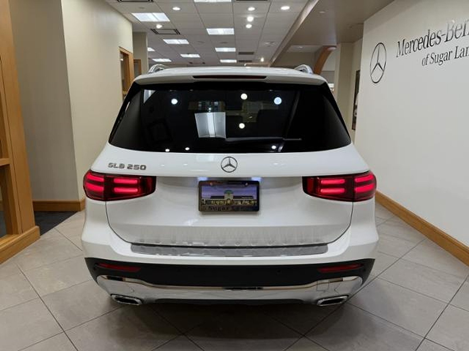 Used 2025 Polar White Mercedes-Benz  image 4