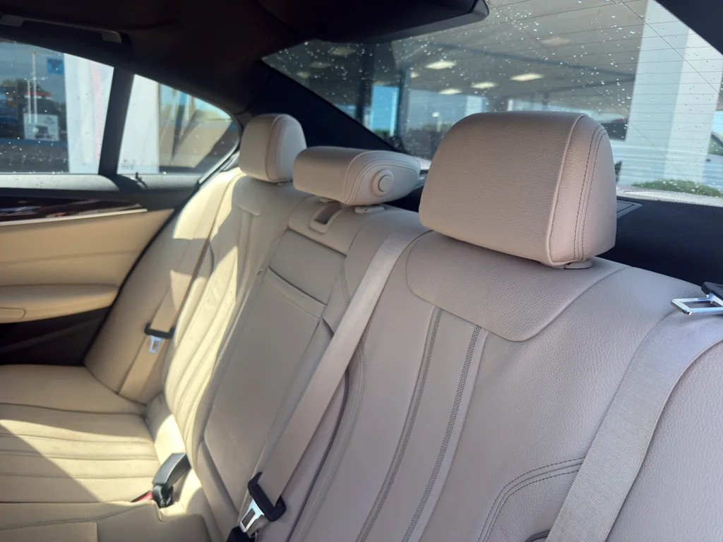 Used 2018 Mineral White Metallic BMW 530i xDrive image 13