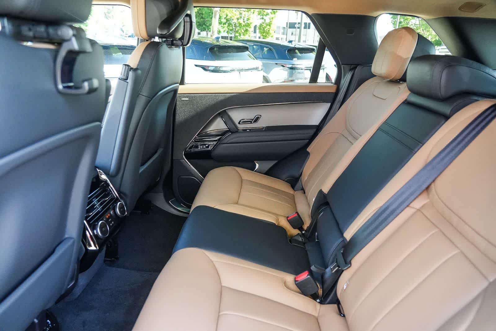 New 2026 Giola Green Land Rover Dynamic SE image 18