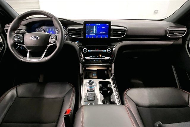 Used 2023 Agate Black Metallic Ford ST-Line image 17