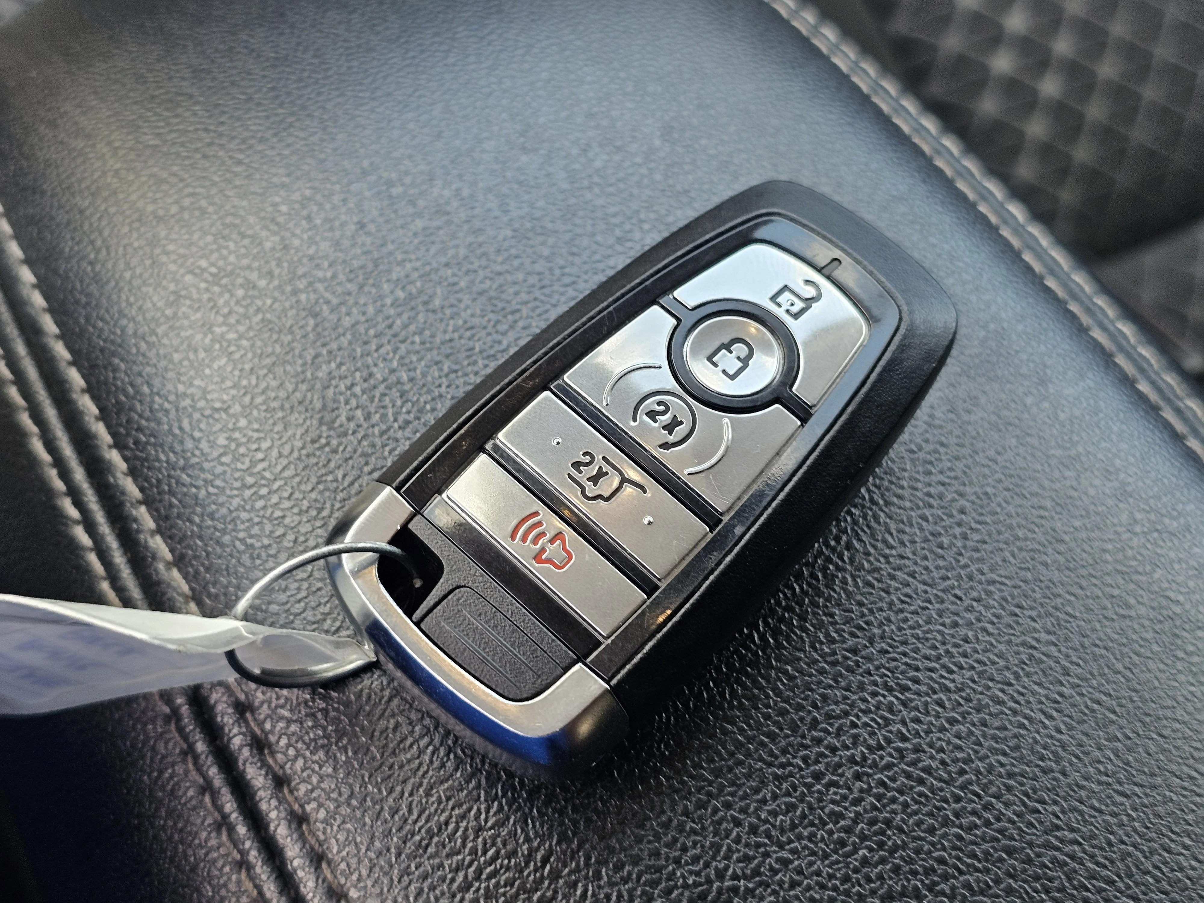 Used 2025 Agate Black Metallic Ford Active image 32