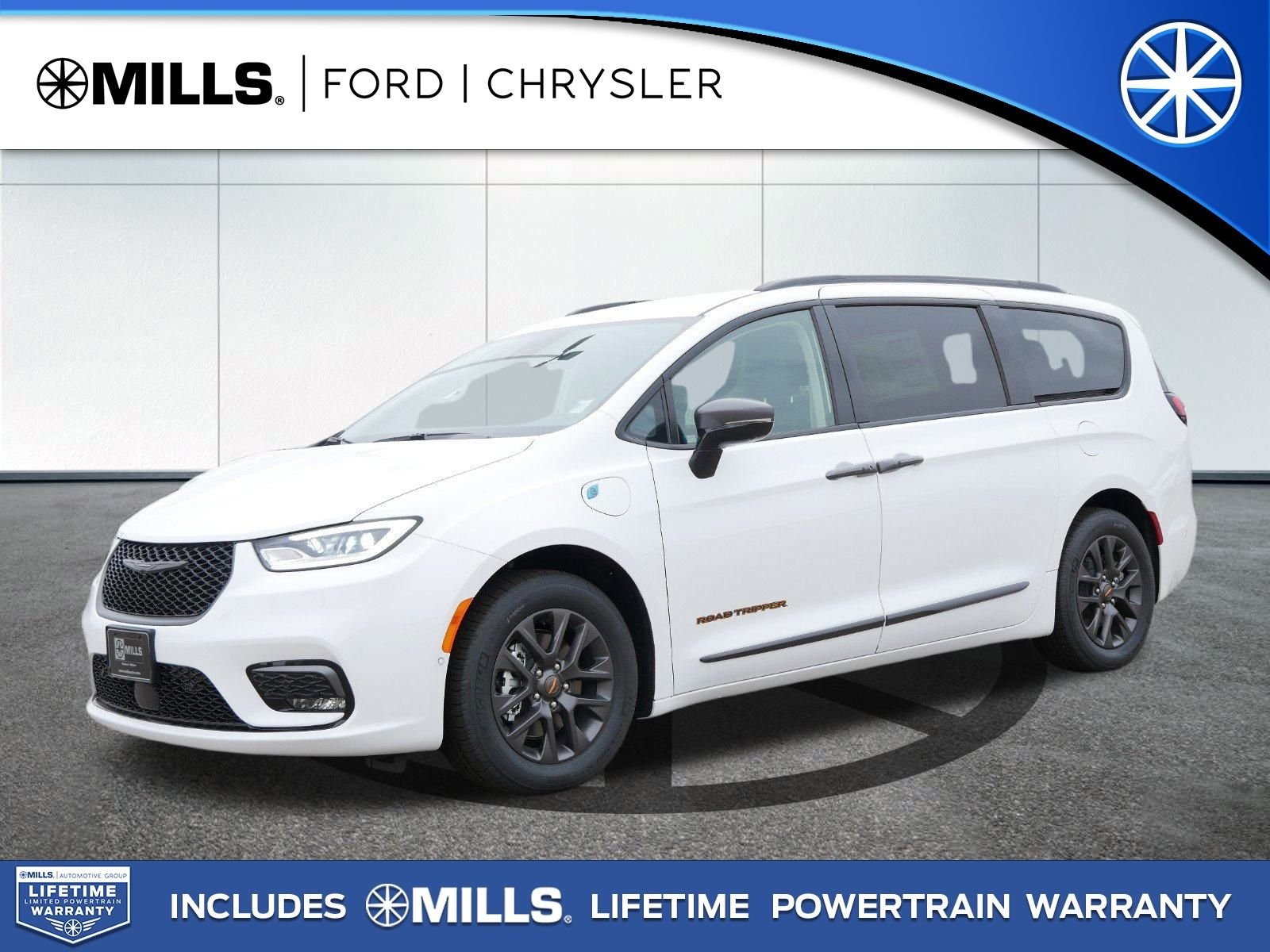 New 2024 Chrysler Pacifica Hybrid Select 4D Passenger Van in