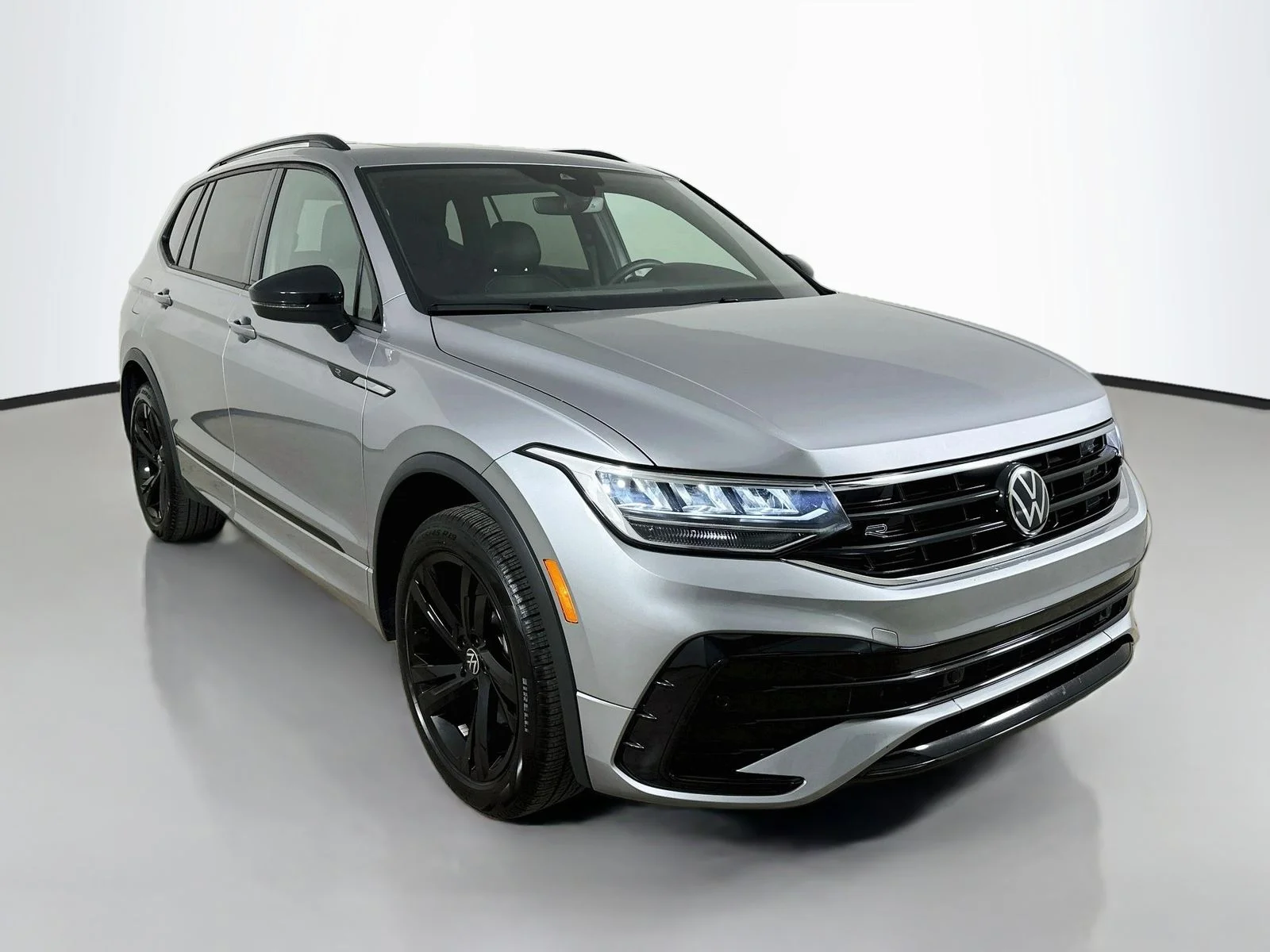 Used 2024 Silver Volkswagen  image 3