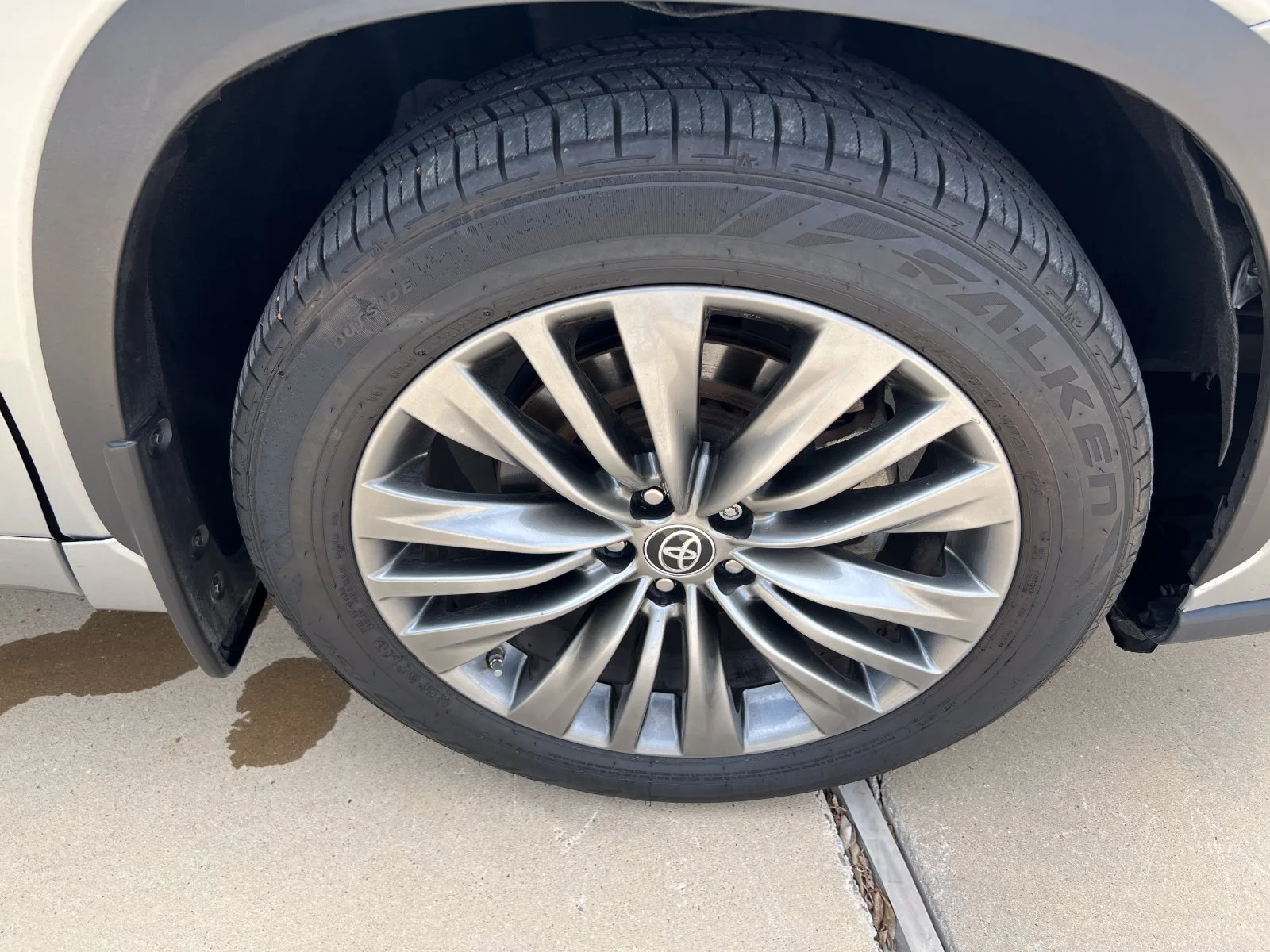 Used 2020 Silver Toyota Platinum image 9
