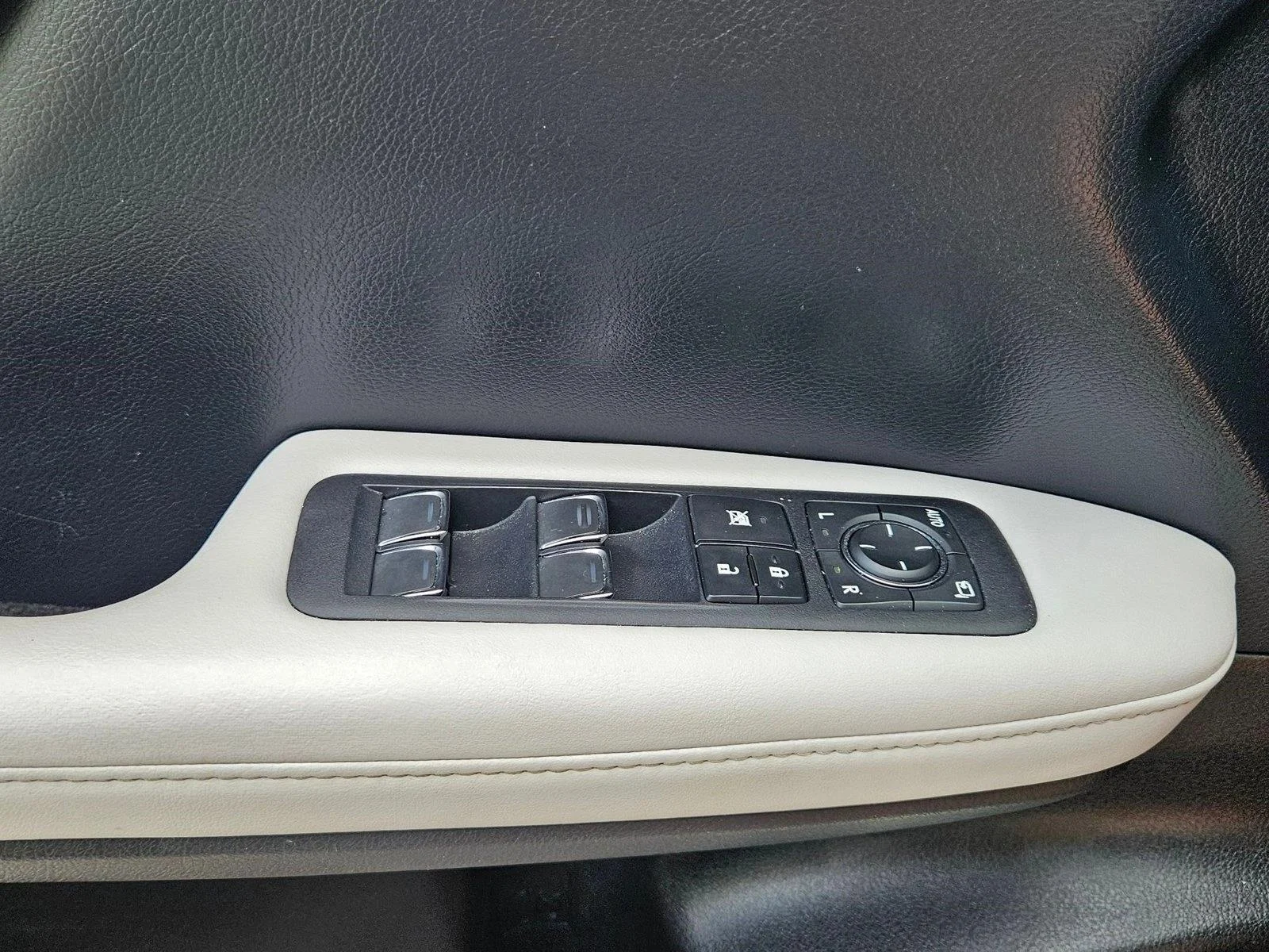 Used 2022 Nightfall Mica Lexus RX 450h image 8