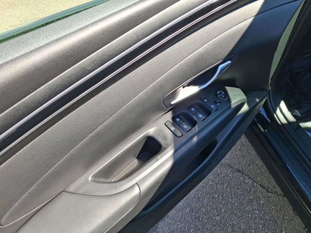 Used 2023 Black Hyundai SEL image 15
