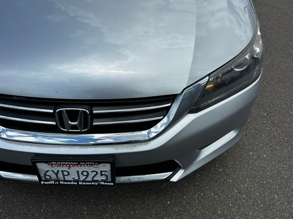 Used 2013 Alabaster Silver Metallic Honda LX image 5