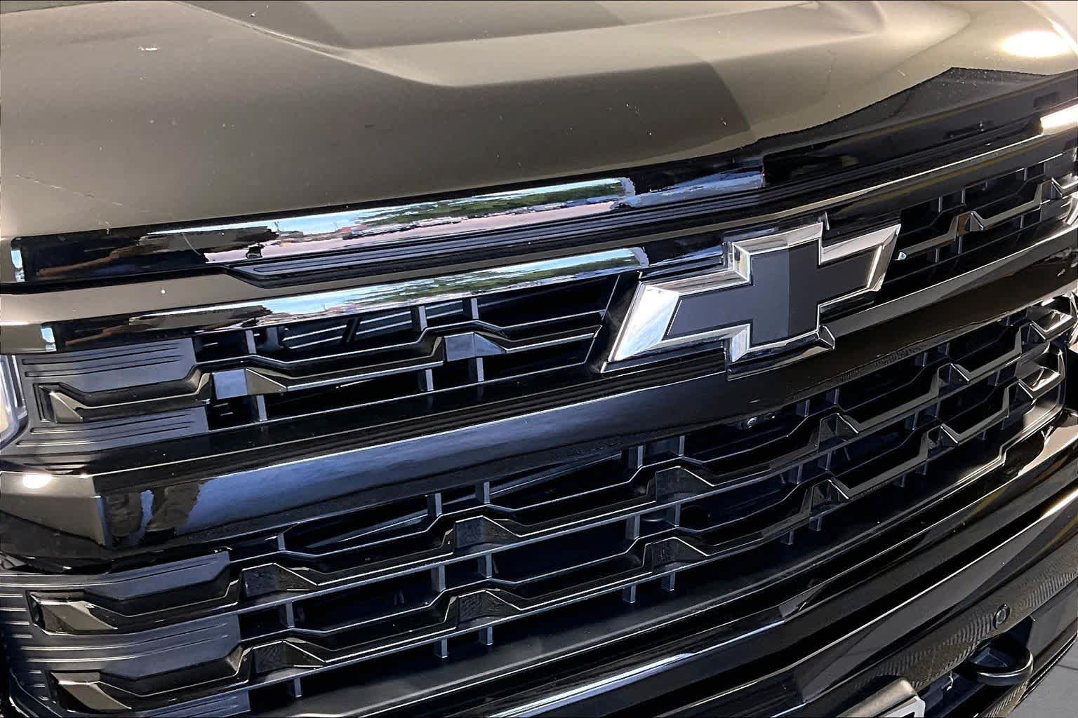 Used 2025 Black Chevrolet RST image 26