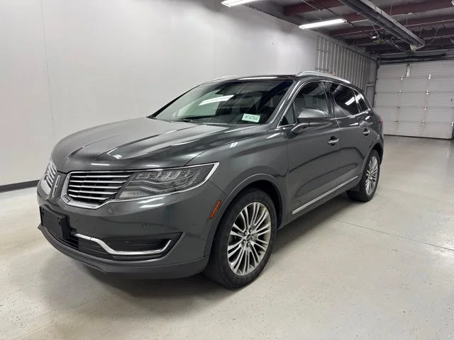 Used 2018 Gray Lincoln Reserve image 1