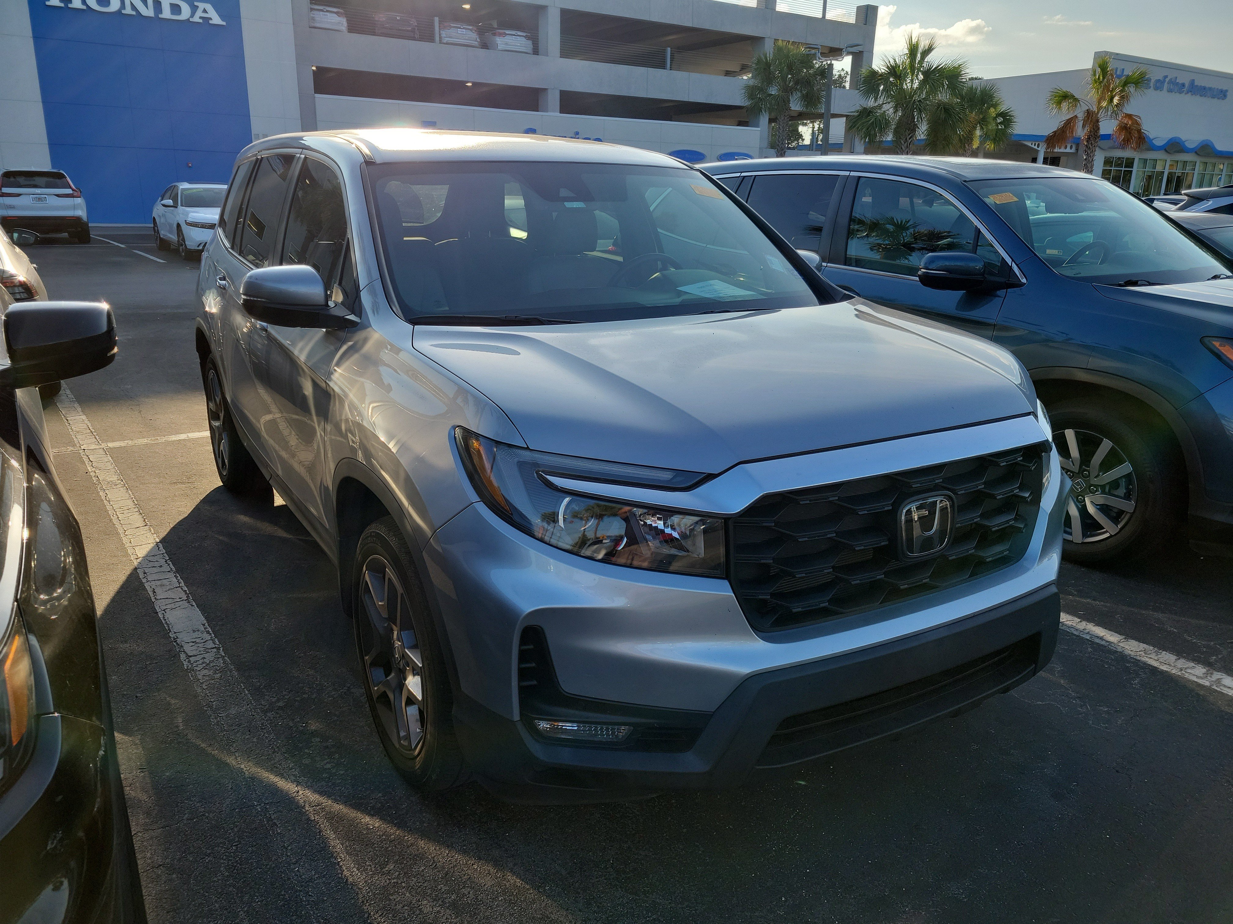 Certified Used 2023 Lunar Silver Metallic Honda AWD EX-L image 18