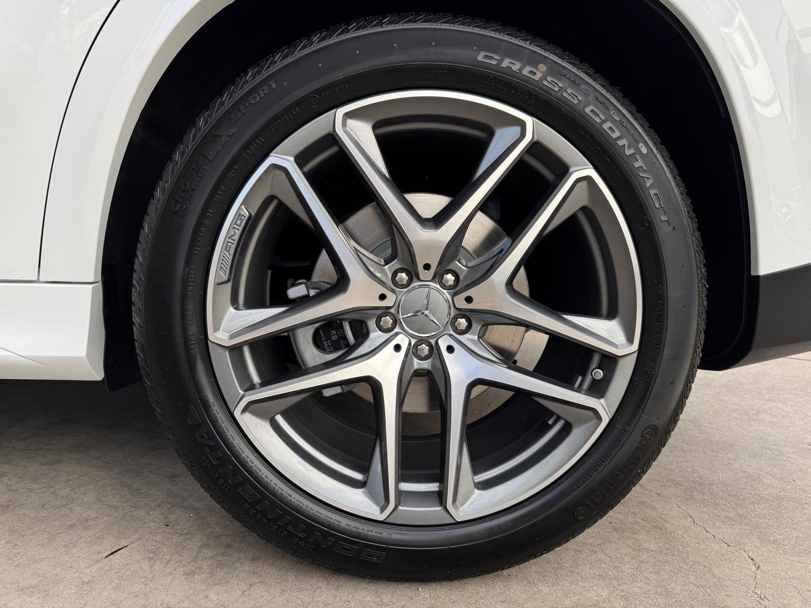 New 2026 MANUFAKTUR Moonlight White Metallic Mercedes-Benz AMG® GLE 53 4MATIC+ Coupe image 23