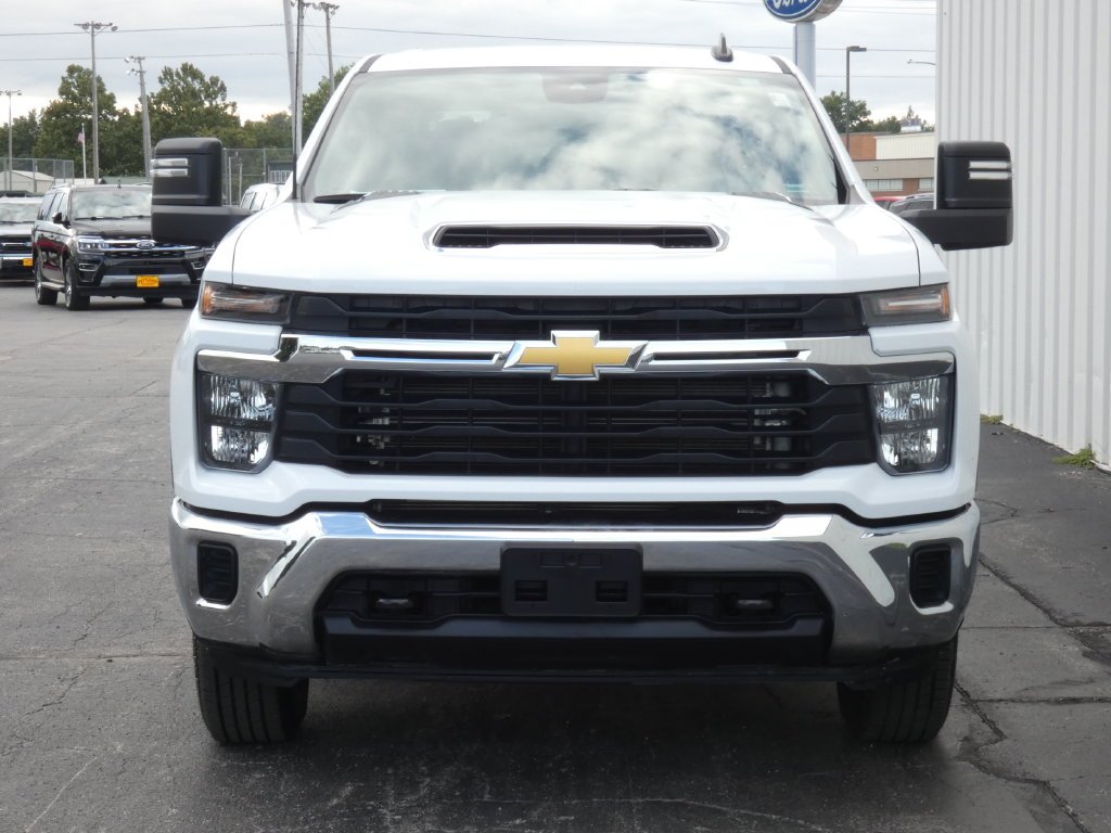 Used 2026 White Chevrolet LT image 5