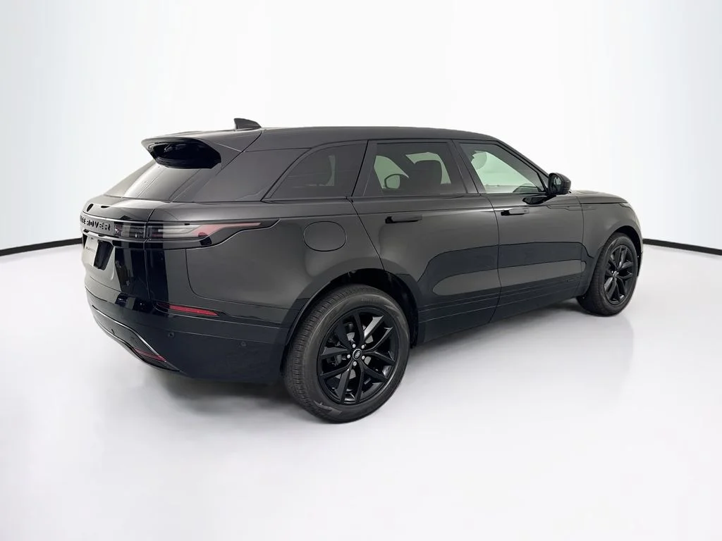 New 2026 Santorini Black Land Rover Belgravia Edition image 5
