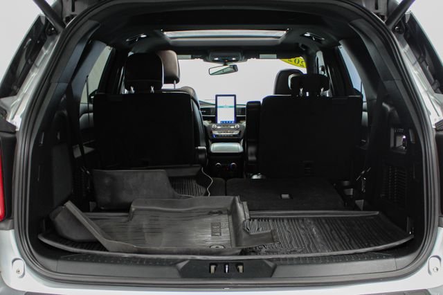 Used 2020 Silver Metallic Ford Platinum image 9