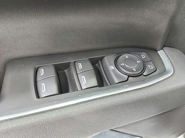 Used 2025 White Chevrolet LT image 36