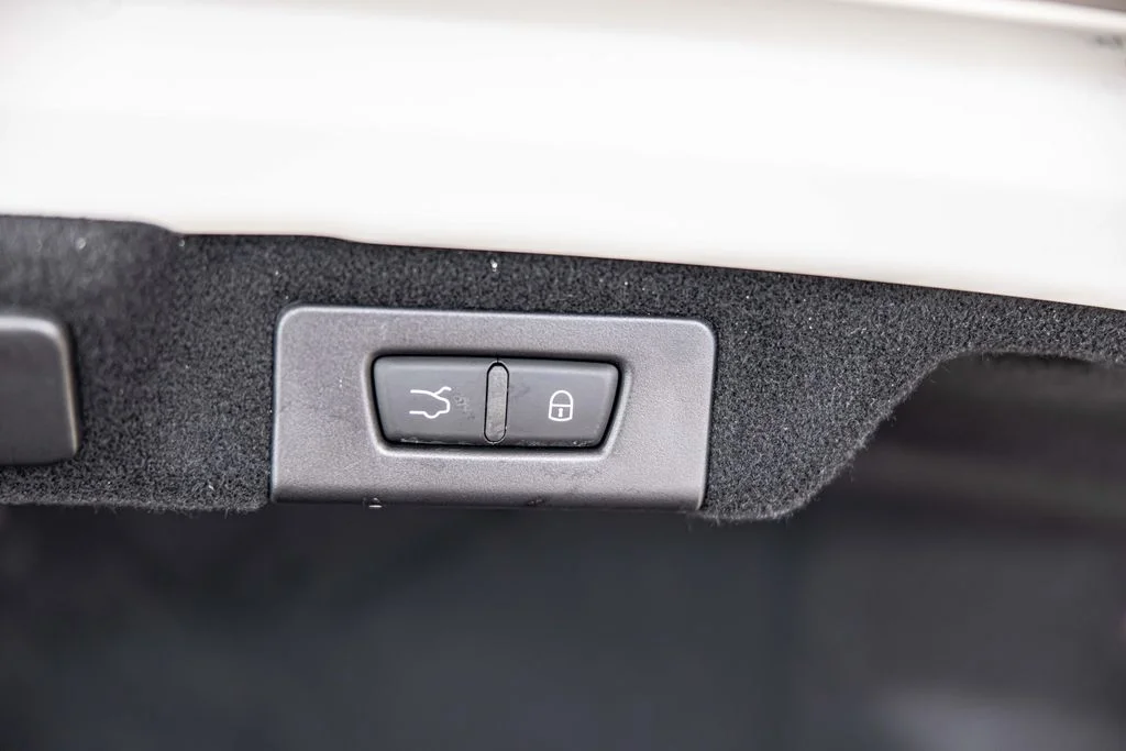 Used 2023 White Maserati Modena Q4 image 18