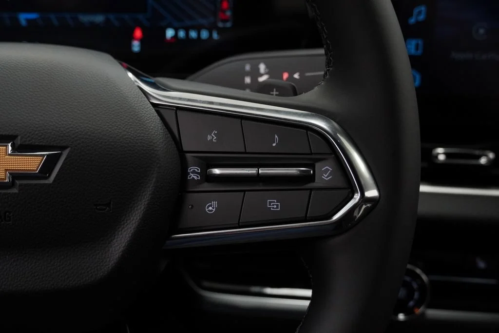 New 2027 Summit White Chevrolet LT image 19