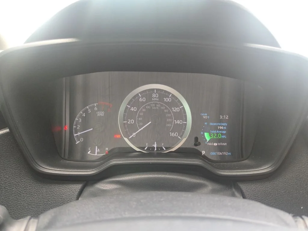 Certified Used 2020  Toyota LE image 18