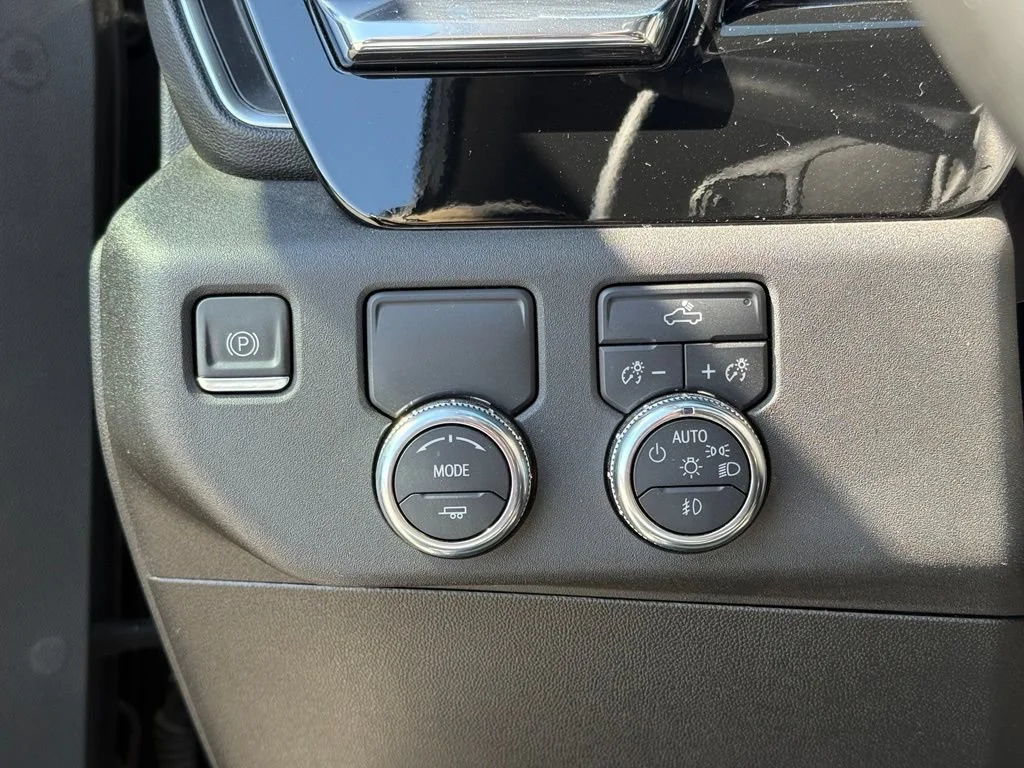 Used 2023 Onyx Black GMC Elevation image 25