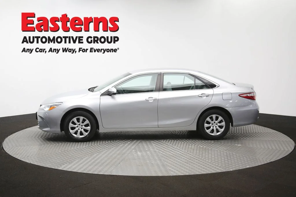 Used 2015 Silver Toyota LE image 58