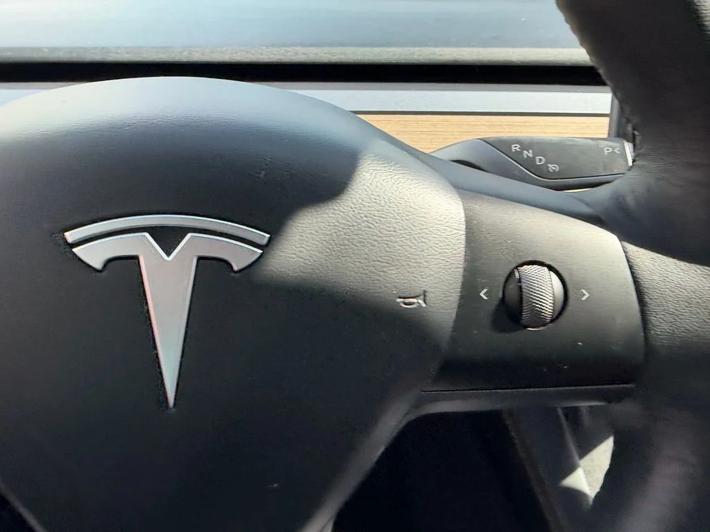 Used 2022  Tesla Long Range image 23