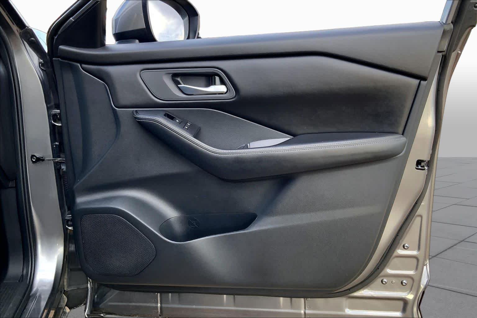 2024 Nissan Rogue SV - Photo 22