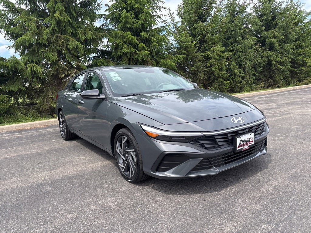 Used 2025 Gray Hyundai SEL Sport image 3