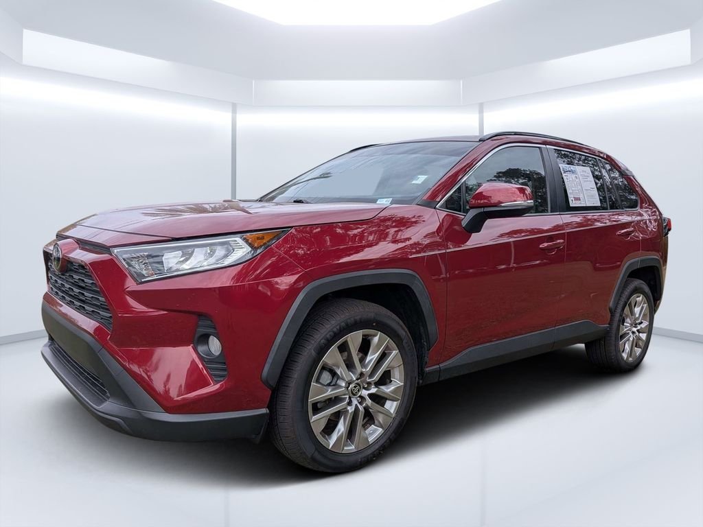 Used 2021 Red Toyota XLE Premium image 7
