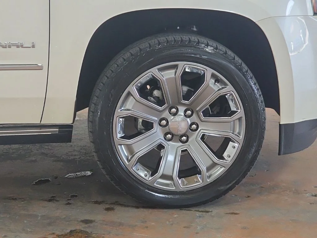 Used 2015 White GMC Denali image 7