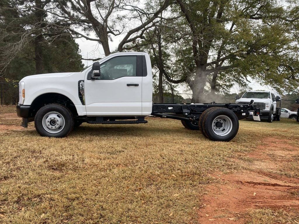 New 2026 Oxford White Ford F-350® XL image 5