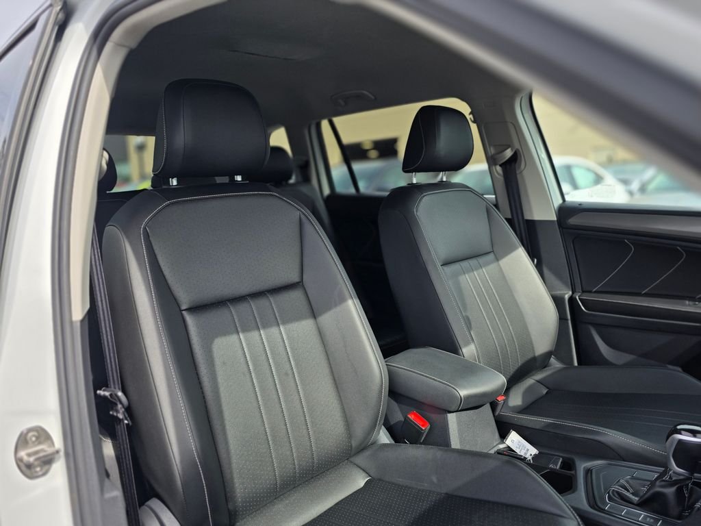 2023 Volkswagen Tiguan SE - Photo 11
