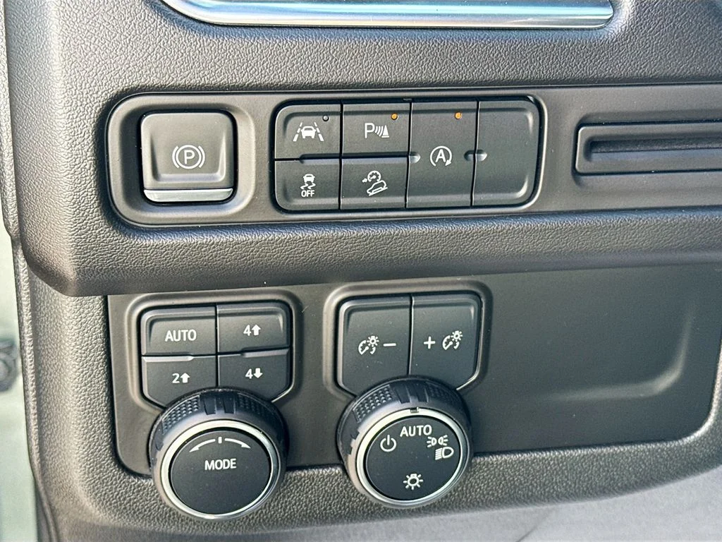 Used 2024 Green Chevrolet Premier image 11