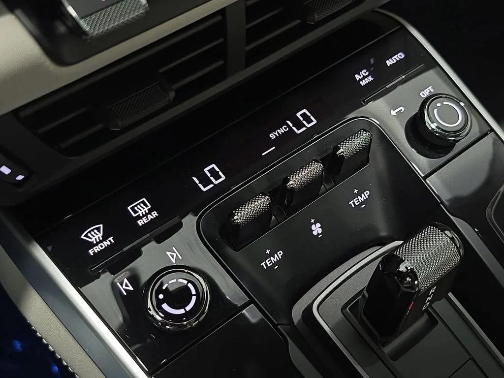 Certified Used 2025  Porsche Carrera image 19