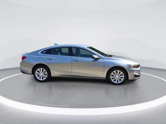 Used 2025 Gray Chevrolet LT image 9