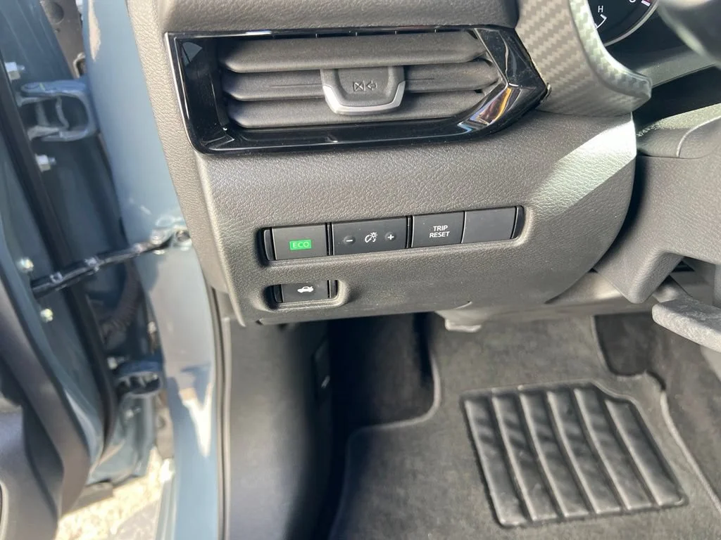 Used 2025  Nissan SV image 11