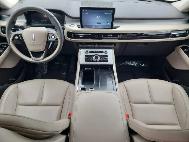 Used 2022  Lincoln Standard image 17