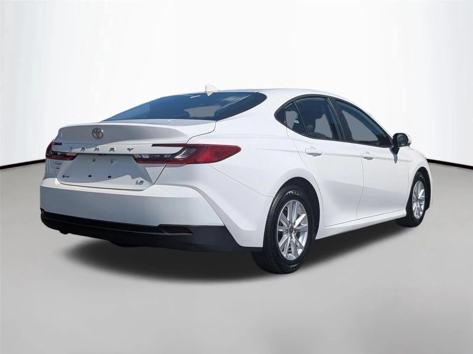 Used 2025  TOYOTA  image 5