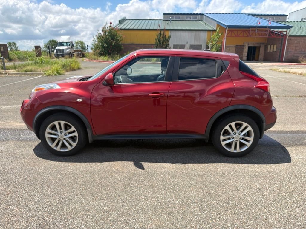 Used 2013 Red Nissan SL image 4