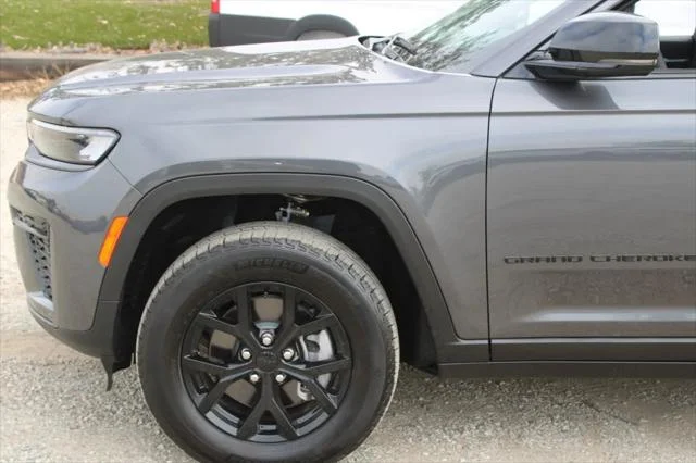 New 2026 Baltic Gray Metallic Clear-Coat Exterior Paint Jeep Laredo image 7