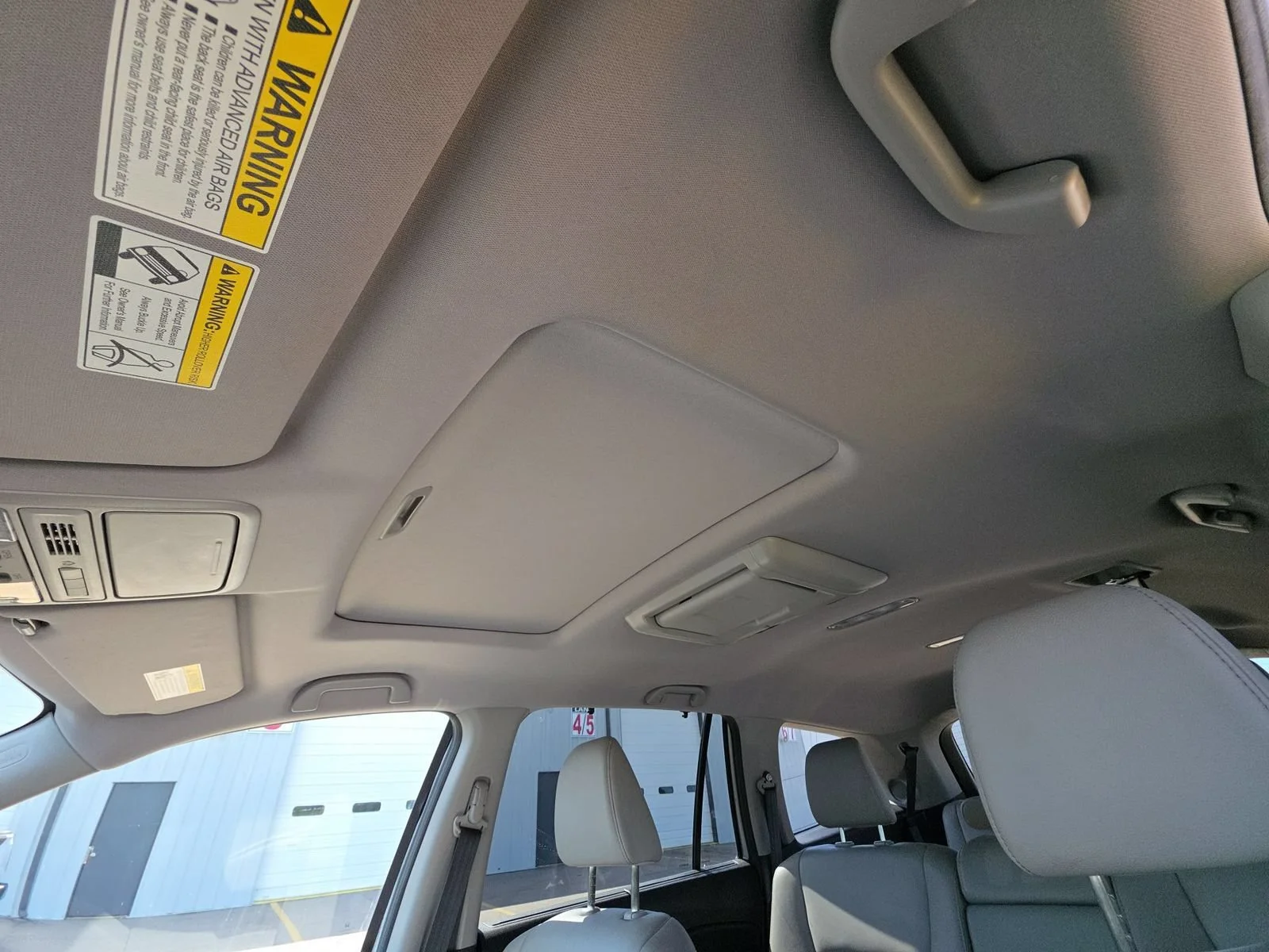 Used 2017 Lunar Silver Metallic Honda Touring image 18
