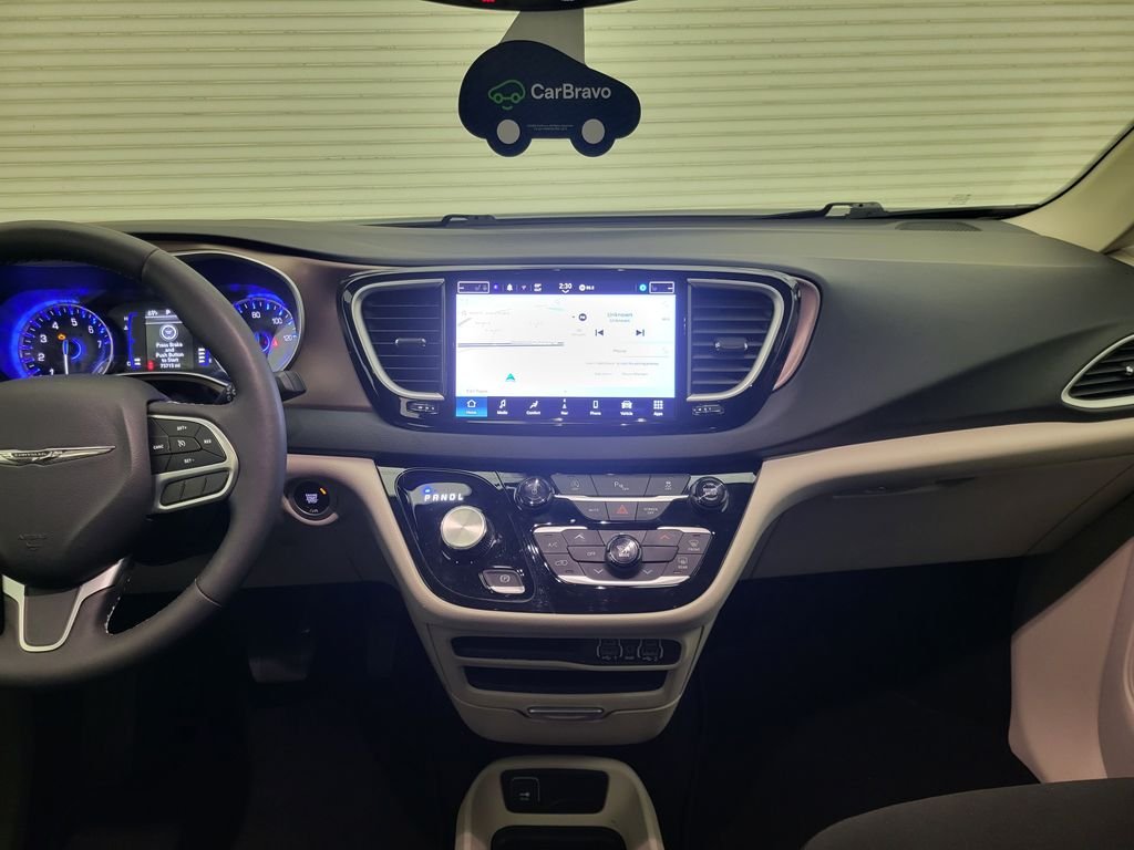 Used 2024 White Chrysler LX image 42