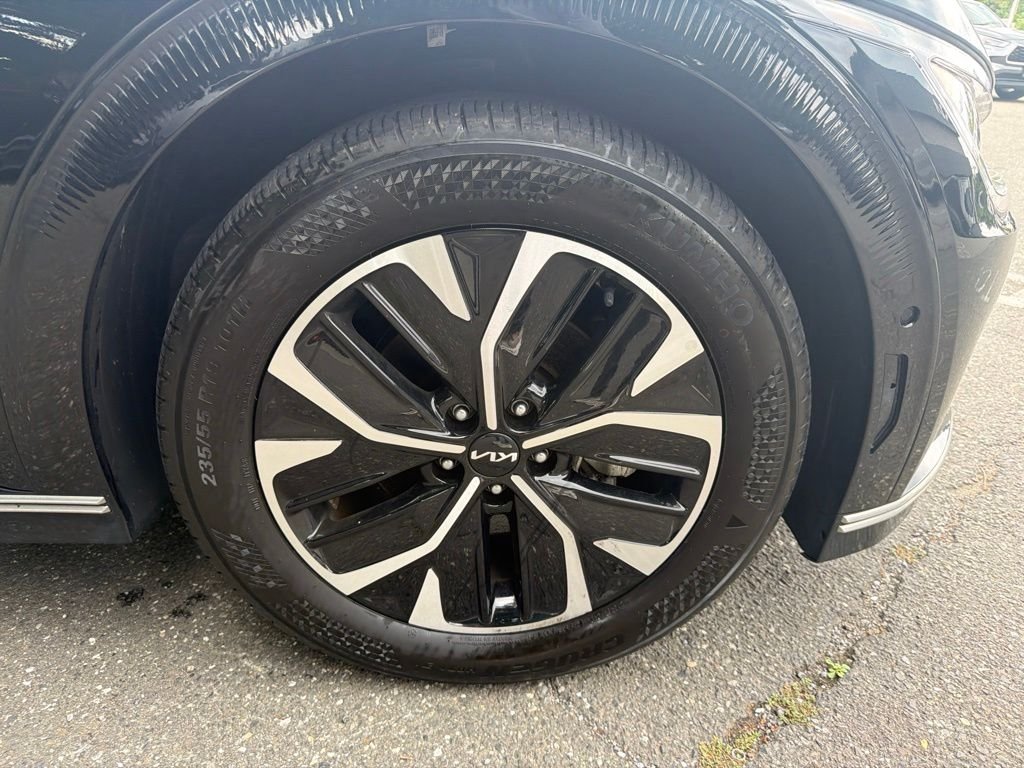 Used 2023 Black Kia Wind image 22