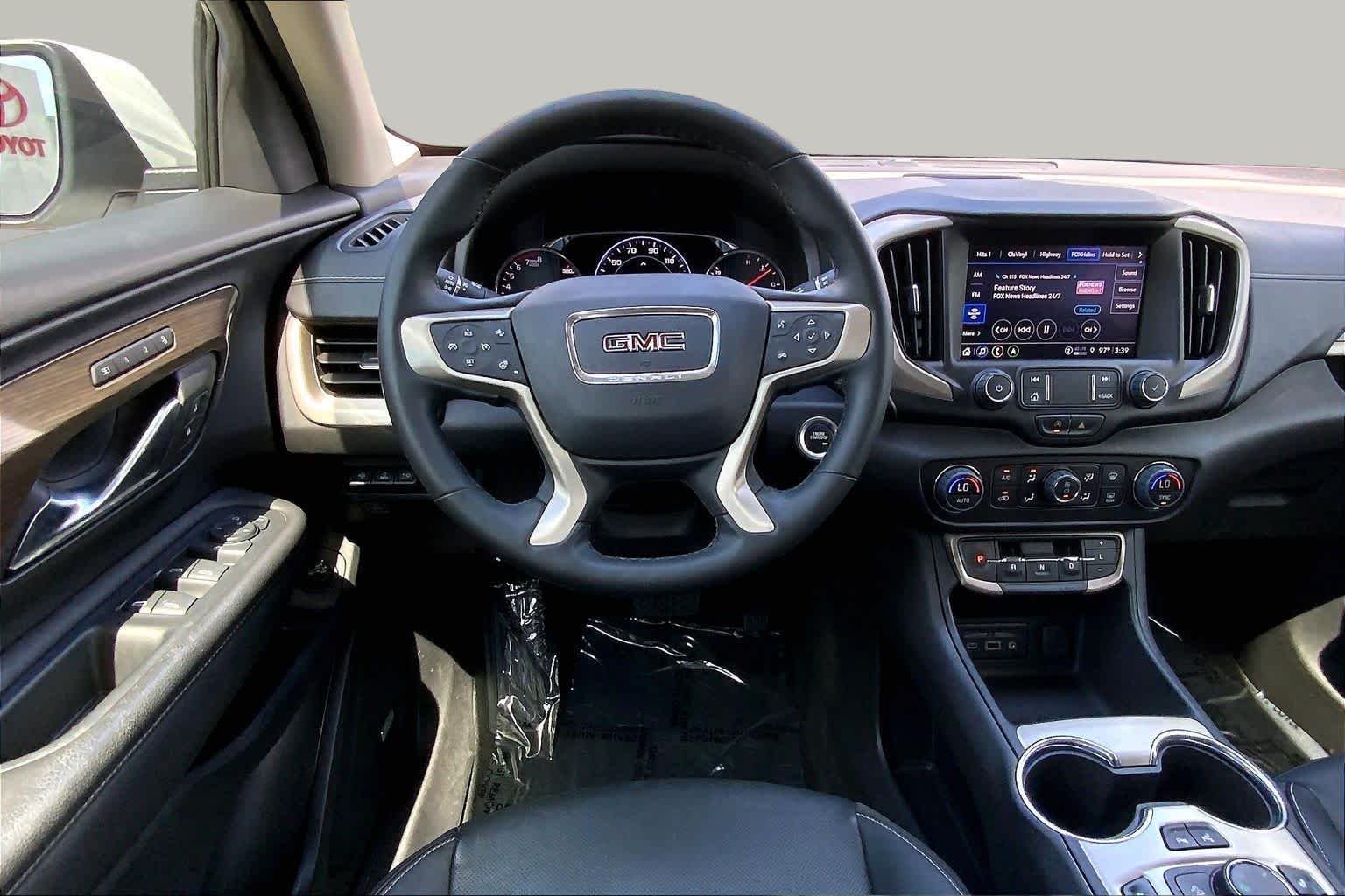 Used 2023 White Frost Tricoat GMC Denali image 6