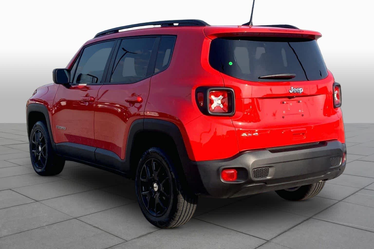 Used 2023 Colorado Red Clearcoat Jeep Latitude image 11